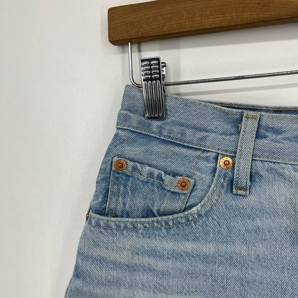 Levi's 501‎ 90's Denim Shorts Women's Size 24 Blue Distressed Light Wash - Picture 4 of 16
